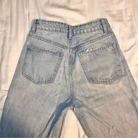 ZARA RELAXED FIT HIGHWAISTED JEANS - Picture 2 of 5